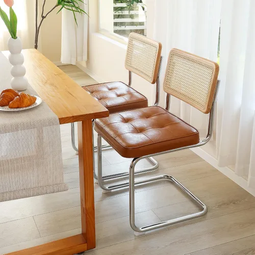 ONEVOG Juego de 2 sillas de comedor de piel sintética, sillas de cocina modernas de mediados de siglo con respaldo de ratán natural y patas de metal