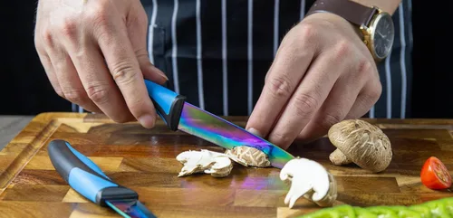 Miniatura 5 de SiliSlick Juego de cuchillos de cocina, cuchillas recubiertas de titanio arcoíris, 5 cuchillos aptos para lavavajillas con afilador y estante de All