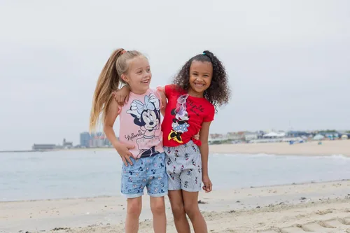 Miniatura 6 de Disney Minnie Mouse - Conjunto de camiseta floral arcoíris y pantalones cortos de cambray, tallas de bebé a niño grande (12 meses - 14-16)