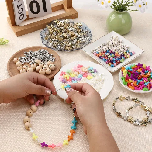 Miniatura 4 de 200 cuentas de cruz para pulseras, dijes de cruz para hacer joyas, cuentas doradas, dijes para manualidades cristianas, pequeñas cruces