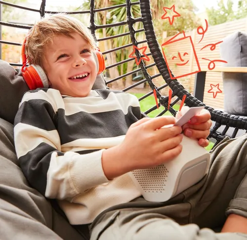Miniatura 6 de Yoto Player (3ª Gen.) + Paquete Clásicos de Disney – Altavoz Bluetooth de Audio para Niños, Dispositivo Todo en Uno sin Pantalla Reproduce