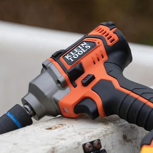 Miniatura 4 de KLEIN TOOLS BAT20CW Llave de impacto a batería de 1/2 pulgada con diseño compacto para un excelente control en espacios reducidos