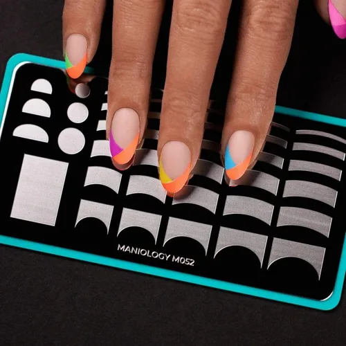 Miniatura 3 de Maniology Pardon My French Nail Stamping Plate Uñas francesas fáciles Diseño de uñas simple para manicura minimalista, plantilla rectangular