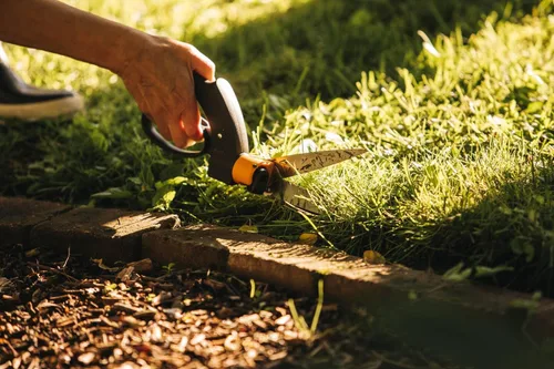 Miniatura 13 de Fiskars Servo-System Grass Shear GS42, Mecanismo servo-sistema antiatascos, Longitud: 135.4 in, Cuchillas de acero/Mangos de plástico