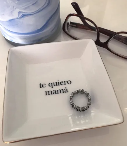 Miniatura 101 de Simply Charmed Amo Mi Abuela – Divertido regalo español para el Día de la Madre para la abuela de cerámica o soporte para anillos – Elegante bandeja