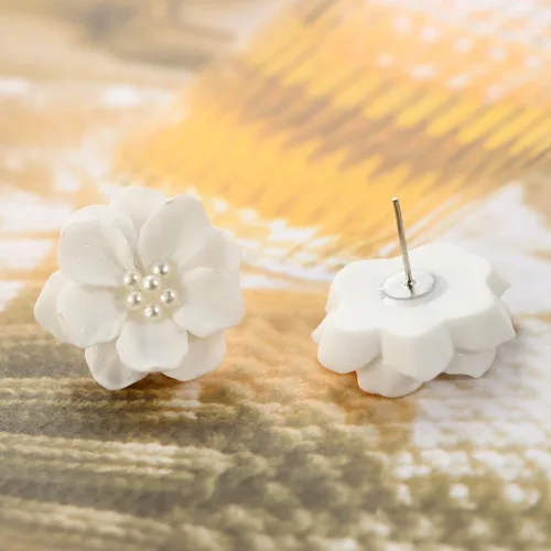 Miniatura 6 de Exaggeration - Aretes bohemios de perlas para mujer, flor de camelia, perlas blancas, aretes de tuerca Blosson, regalos de joyería de boda