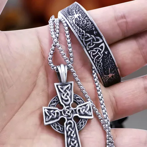 Miniatura 4 de EVBEA Collar de cruz celta para hombre, nudo irlandés vikingo, colgante de oración de serenidad, crucifijo, joyería para hombre con cadena de acero