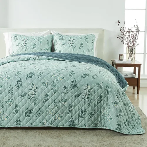 Miniatura 15 de Great Bay Home Juego de edredón navideño de 3 piezas con fundas de almohada. Colcha cubrecama reversible con patrón navideño. Colección Holly Ciervo