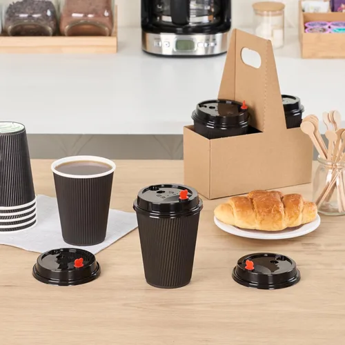 Miniatura 4 de Restaurantware Solo tapas: 50 tapas desechables negras de taza de café sin BPA con tapones de tapón de corazón rojo. Se adapta a tazas de 8 onzas