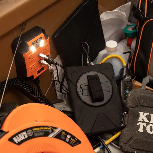 Miniatura 13 de Klein Tools 29601 Regleta magnética con protector de sobretensión, cable de extensión, 4 tomacorrientes, 3 puertos USB, cable de 5 pies, caja