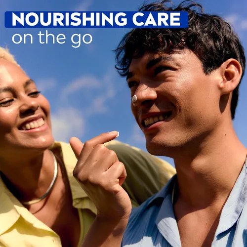 Miniatura 11 de NIVEA Crema hidratante para el cuerpo, la cara y las manos, fórmula alemana, rica crema hidratante corporal con provitamina B5, lata de 8.4 onzas