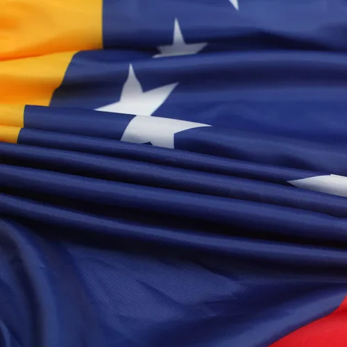 Miniatura 2 de Bandera de abanico plisada venezolana de Venezuela de 3 x 6 pies, 2 banderas de abanico plisadas para interiores y exteriores, decoración de porche