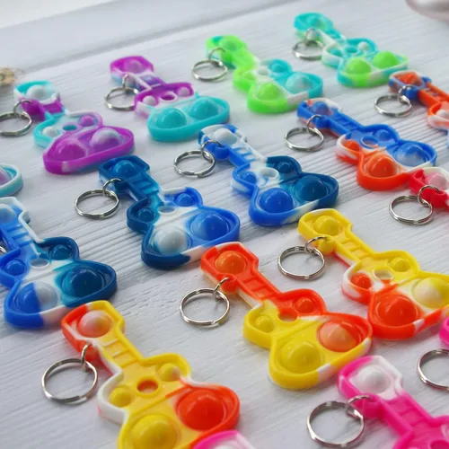 Miniatura 4 de Paquete de 20 llaveros de burbujas para ansiedad con diseño de arco iris a granel, música y guitarra pop, regalo para Pascua, niños y niñas, regalos