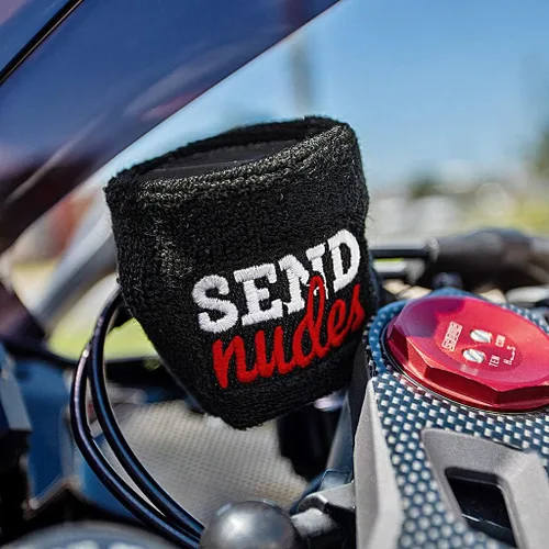 Miniatura 3 de Moto Loot - Funda para depósito de líquido de frenos para motocicletas, Sporbikes y regalos (Send Nudes)