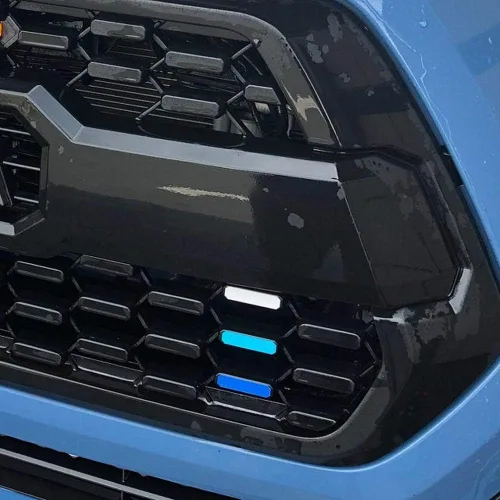 Miniatura 4 de iJDMTOY Adhesivo para rejilla de 3 colores, estilo retro, color blanco, azul, azul marino, compatible con Toyota Tacoma 2016-23 con rejilla TRD-Pro