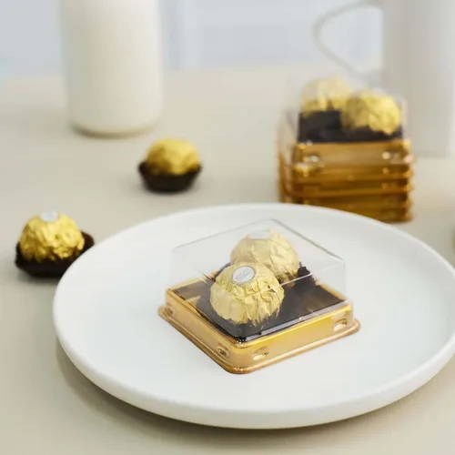Efavormart - Paquete de 50 recipientes de plástico para cupcakes de 3 pulgadas, color dorado y transparente, cajas cuadradas para fiestas, soporte