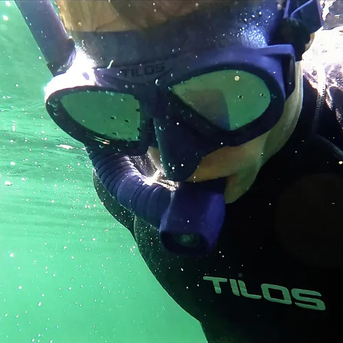 Miniatura 3 de Tilos AquaStalk - Juego de 2 máscaras de buceo y esnórquel semiseco Hi-Flow - Aventuras de apnea sin costuras Galaxia