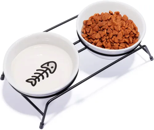 Cuencos elevados antivómitos para gatos, 2 cuencos de cerámica para alimentos y agua para gatos de 13 onzas con soporte de acero inoxidable blanco
