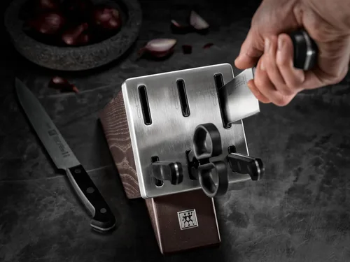 Miniatura 4 de Zwilling 36133-000-0 Juego de bloques de cuchillos autoafilables de 7 piezas, bloque de madera, cuchillo y tijeras de acero inoxidable especial