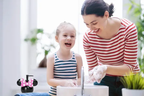 Miniatura 2 de Dispensador de jabón con bomba de Minnie Mouse de Disney - Accesorio de baño para niños en rosa y negro - Bomba de loción de resina Negro - Minnie