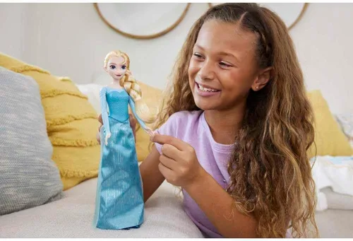 Miniatura 2 de Mattel Muñecas Disney Princess, Muñeca posable de Elsa de moda con ropa y accesorios característicos, juguetes de la película Frozen de Disney