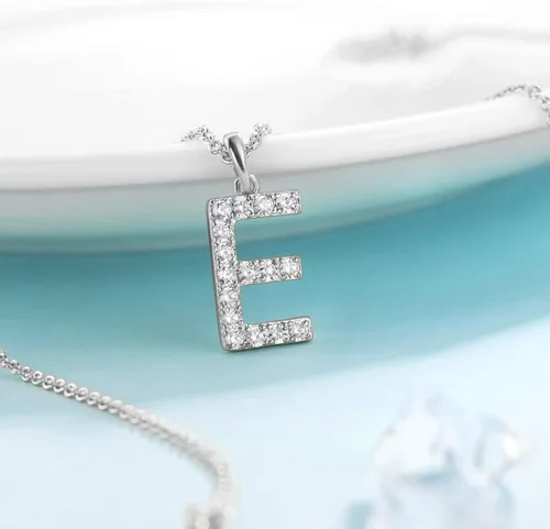 Miniatura 4 de Tarsus Collar con dije de inicial con zirconias cúbicas para mujeres y niñas.