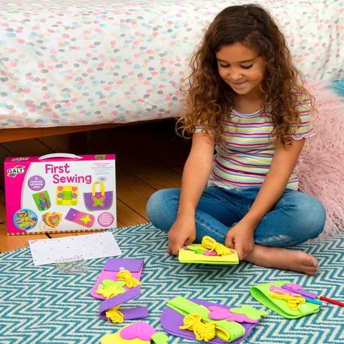 Miniatura 4 de Galt Toys, primer kit de costura para niños, kit de manualidades para aprender a coser DIY, para niños de 5 años en adelante