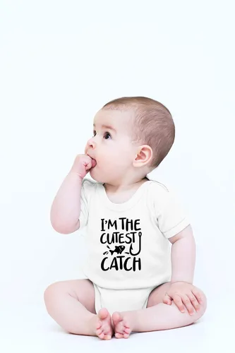 Miniatura 10 de CBTwear Traje de bebé con texto en inglés «I'm the Cutest Catch», adorable mameluco para niño y niña, divertido y lindo traje infantil