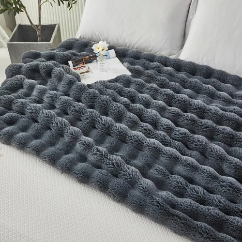 Miniatura 8 de YOU SA Manta de piel sintética gris oscuro de 51 x 63 pulgadas, manta decorativa de piel de conejo cálida y esponjosa para sofá cama, manta peluda