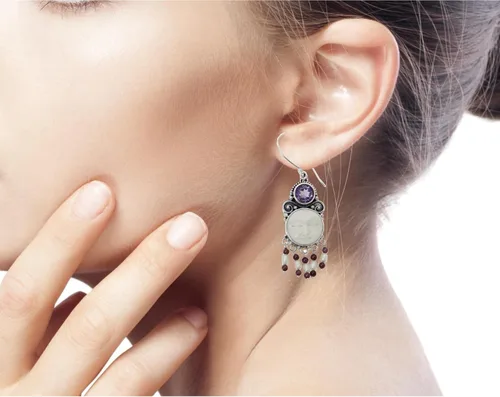 Miniatura 4 de NOVICA Aretes de araña hechos a mano con perlas de agua dulce cultivadas y amatista, plata de ley 925, granate de hueso, morado y blanco, piedra