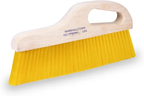 Miniatura 4 de Marshalltown Cepillo de mango, cerdas de polipropileno amarillas de 3 pulgadas, mango desplazado para mayor comodidad, ideal para textura