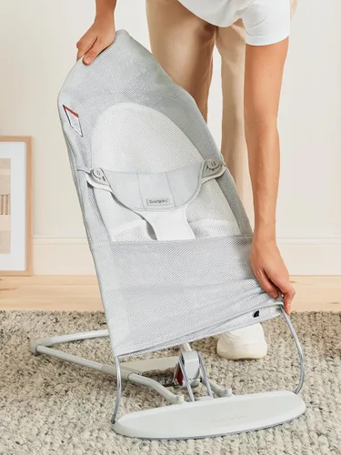 Miniatura 11 de BabyBjörn Bouncer Balance Soft, Malla, Plata/Blanco 2-en-1 Asiento Ajustable de Mecedora para Bebés y Silla para Niños Pequeños, de Recién Nacido a