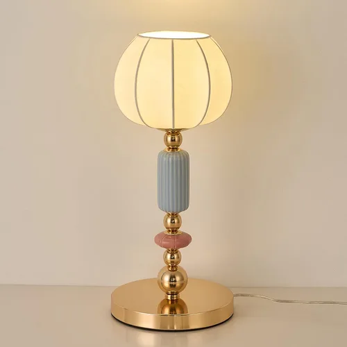 Lámpara de mesa moderna imitada de seda con enchufe, base metálica, luz de escritorio con enchufe, cable y interruptor para dormitorio, mesita de