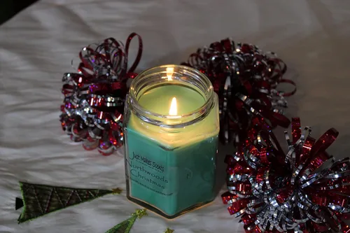 Miniatura 3 de Just Makes Scents - Vela de soja mezclada de Navidad Pino fresco de bálsamo invernal y arándano picante claro vertido a mano en los Estados