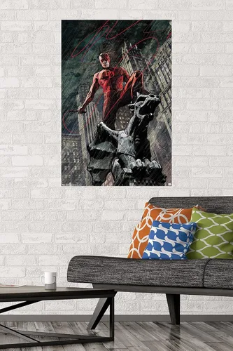 Miniatura 2 de Marvel Comics DaredeVil - Póster de pared de Hell's Kitchen DeVil, 34 pulgadas de largo x 22.4 pulgadas de ancho, paquete de póster y montaje
