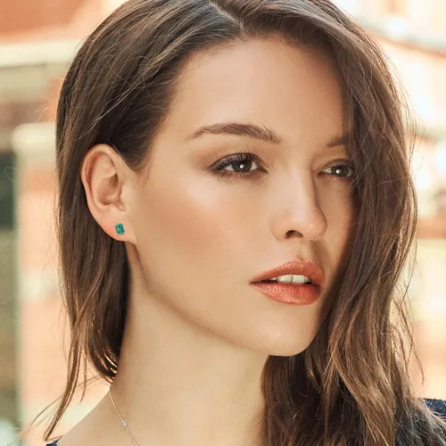 Miniatura 4 de Gem Stone King Aretes de oro blanco de 14 quilates con piedra natal Corte esmeralda de 0.394 x 0.315 in Aretes de oro para mujer