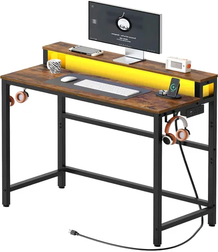 Miniatura 9 de YATINEY Escritorio pequeño para computadora con estación de carga y luces LED, escritorio para juegos con soporte para monitor, escritorio