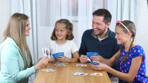 Miniatura 2 de Juegos de cartas clásicos – Los juegos incluidos pueden variar – Incluye Old Maid, Go Fish, Slapjack, Crazy 8's, War
