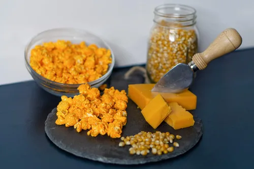 Miniatura 6 de The Classics - Lata de palomitas de maíz gourmet de 2 galones: disfruta de queso, caramelo y Kettle Korn Hecho a mano por encargo Perfecto