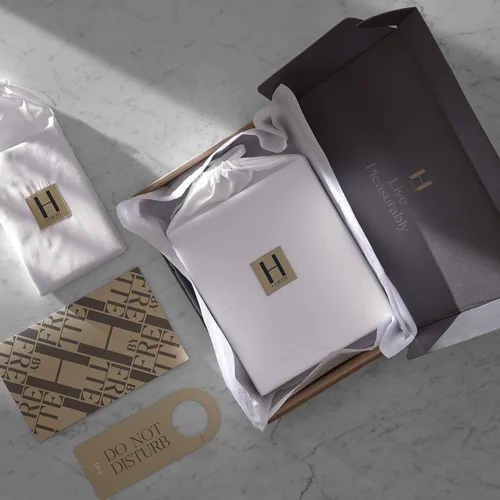 Miniatura 5 de H by Frette Simple Border Junior Suite - Paquete de ropa de baño de lujo totalmente blanca/incluye 2 paños de lavado, 2 toallas de mano y 2 toallas