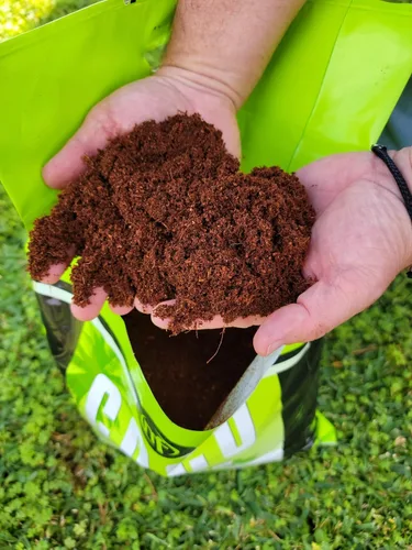 Miniatura 5 de Fibra de Coco Premium RHP Certificada 9 Quarts / 10 Litros / 2.6 Galones Pre-Amortiguada con Calcio, Fibra de Coco Orgánica Lavada para Plantas
