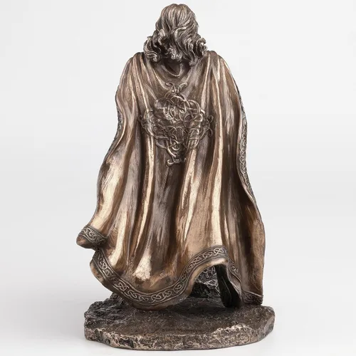 Miniatura 7 de Veronese Design King Arthur de pie tirando de la espada en la estatua de bronce de piedra