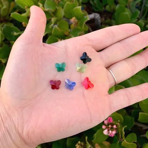 Miniatura 4 de 20 colgantes de cristal de mariposa checa de 0.394 in (0.39 pulgadas) abril transparente piedra natal agujero lateral cuentas para joyería artesanía