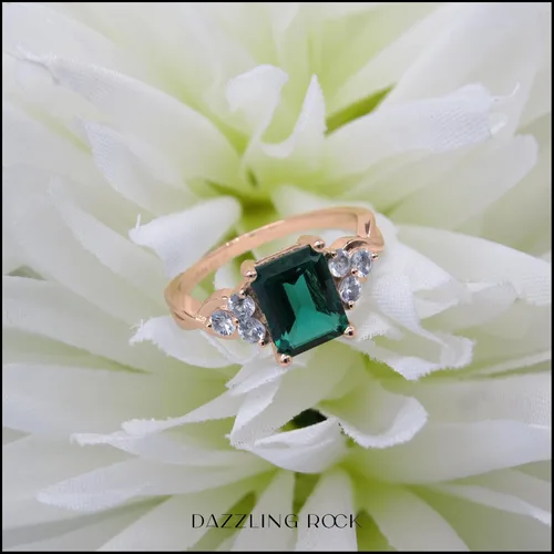 Miniatura 19 de Dazzlingrock Collection Anillo de compromiso con forma de esmeralda de 0.315 x 0.236 in creado en laboratorio y zafiro blanco redondo de 0.087 in