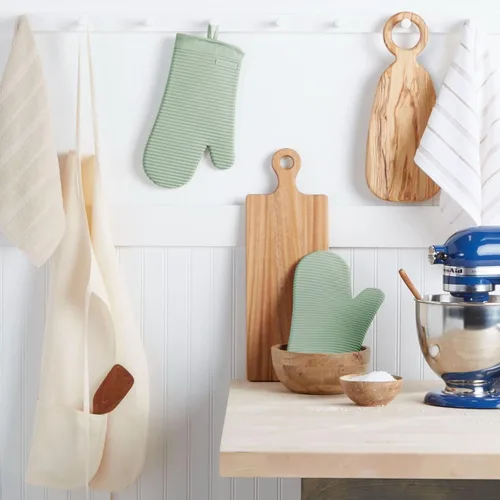 Miniatura 2 de KITCHENAID Juego de 2 guantes de horno de silicona suave acanalados, 7.5 x 13 pulgadas, color pistacho