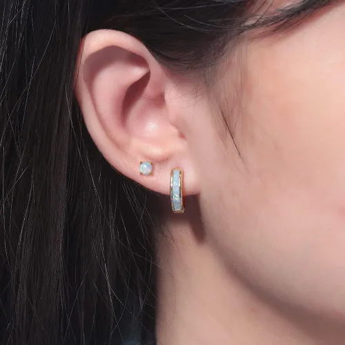 Miniatura 175 de CiNily Aretes Huggie de ópalo con bisagras, chapados en oro, hipoalergénicos, pequeños aretes de aro para mujeres, adolescentes, niñas, hombres