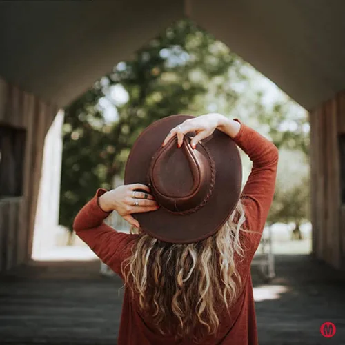 Miniatura 3 de Minnetonka Outback Sombrero de vaquero de ala plana para hombres y mujeres fabricado con cuero envejecido, alambre de acero oculto en el borde.