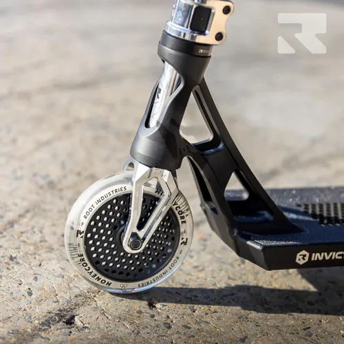 Miniatura 7 de Root Industries Invictus Complete Pro Scooter - Ruedas Honeycore de 4.724 in, barras de cromolita, compresión HIC y cubierta de corte
