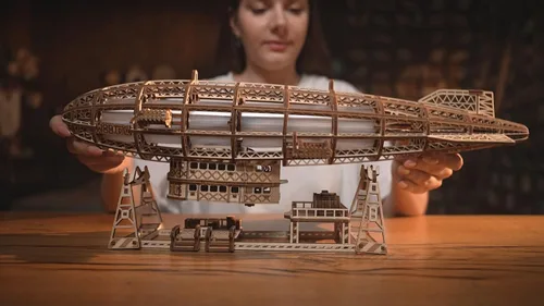 Miniatura 8 de Wood Trick Zeppelin Luminoso Rompecabezas de madera dirigible LED 3D para adultos para construir - Hélices móviles y cola - Incluye montaje en pared