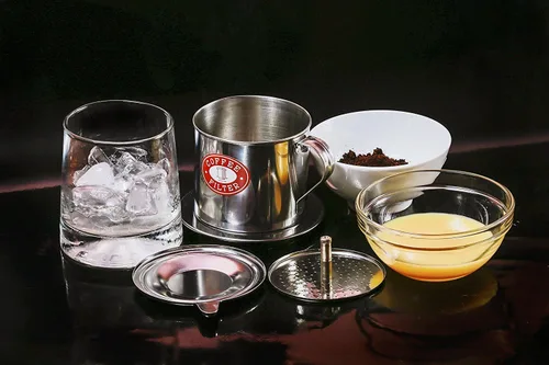 Miniatura 3 de Prensa de filtros de café vietnamita. con inserto de rosca con mecanismo de goteo Fabricado en Vietnam. En tamaños S, M, o L en paquetes de 1, 2 o 3